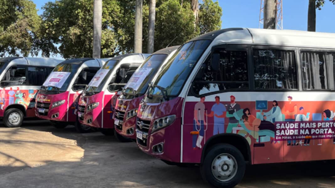 Brasilândia de Minas é uma das 13 cidades beneficiadas com novos ônibus para transporte de pacientes do SUS
