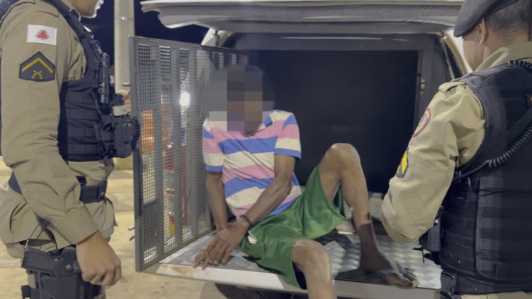 Homem com passagem por estupro é preso por passar a mão nas partes íntimas e agredir adolescente em João Pinheiro