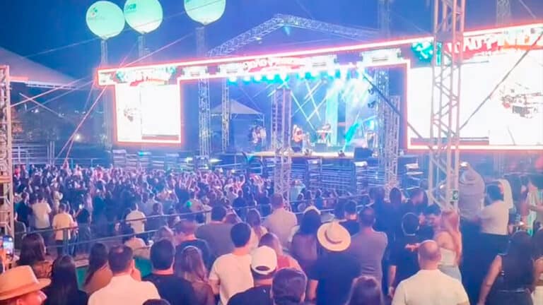 Shows de Dino Fonseca e Rogério & Regianne arrastam quase 5 mil pessoas à festa dos 114 anos de João Pinheiro