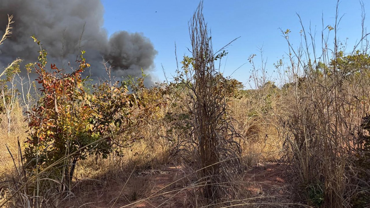Incêndio que dura cinco dias em Brasilândia de Minas já devastou área de 8.500 campos de futebol