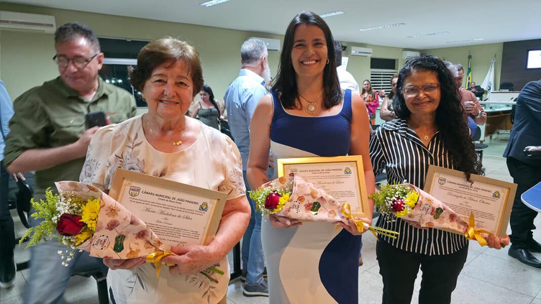 Bárbara, Madalena e Rosângela são homenageadas como Mulheres Destaques do ano de 2025 em João Pinheiro