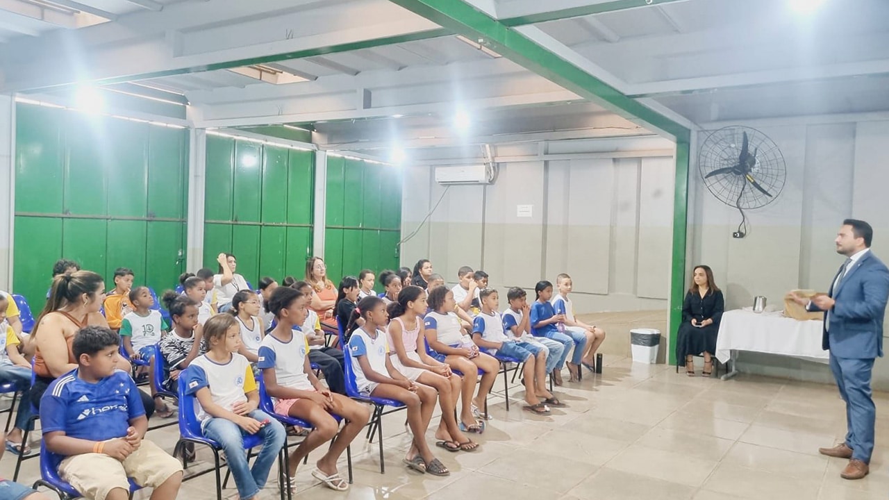 Procon Mirim: projeto ensina direitos do consumidor para mais de 2.400 crianças em nove escolas de João Pinheiro