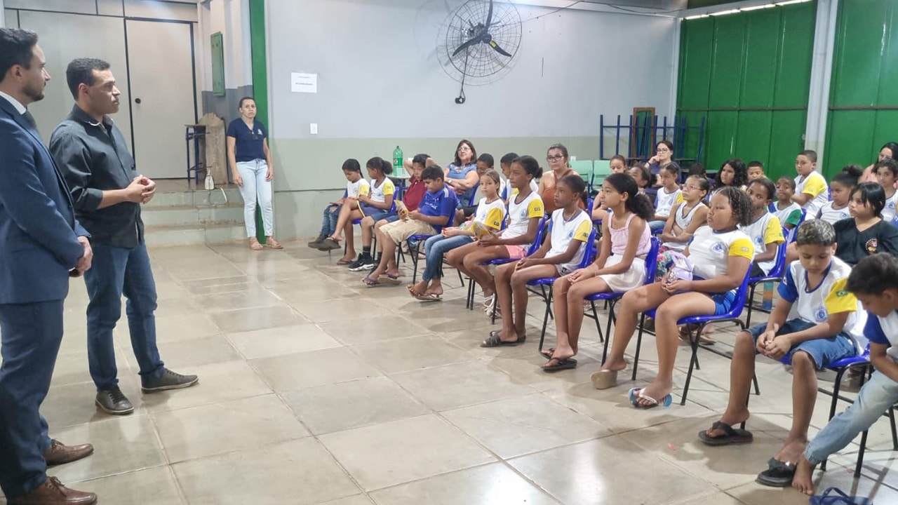 Procon Mirim: projeto ensina direitos do consumidor para mais de 2.400 crianças em nove escolas de João Pinheiro