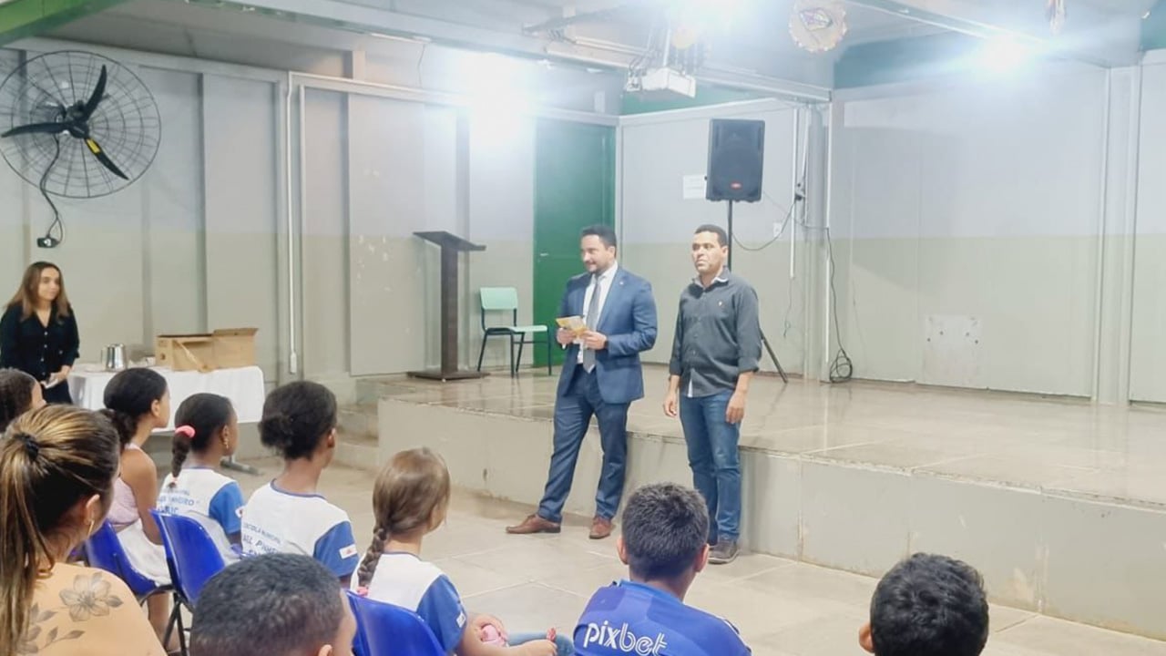 Procon Mirim: projeto ensina direitos do consumidor para mais de 2.400 crianças em nove escolas de João Pinheiro