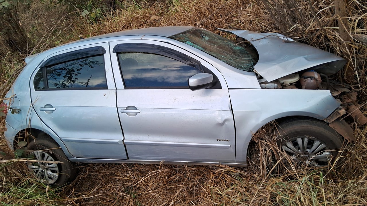 Cinco pessoas, incluindo duas crianças, ficam feridas em batida frontal na MG-188, em Paracatu
