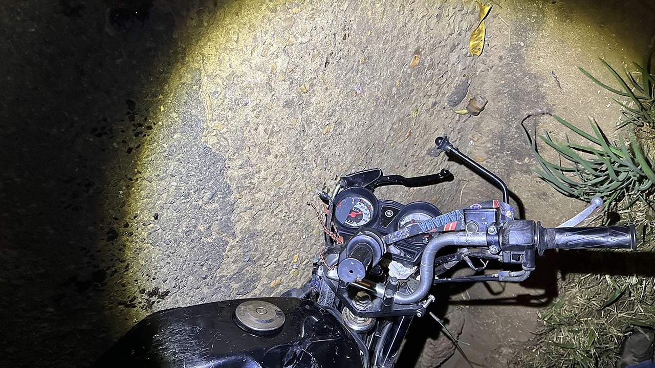 Veja o vídeo: motociclista invade contramão e morre ao bater de frente com carreta na BR-040 em João Pinheiro