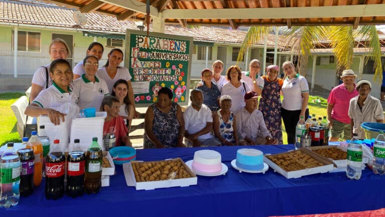 Grufabe promove tarde de forró e festa para celebrar a Semana do Idoso no Abrigo Sant'ana em João Pinheiro