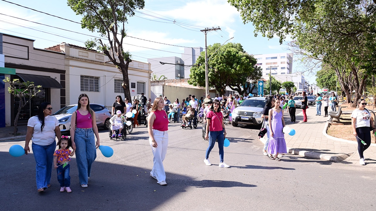 Caminhada do Abrigo Sant'Ana em João Pinheiro une alegria, emoção e apelo por mais atenção à causa da pessoa idosa