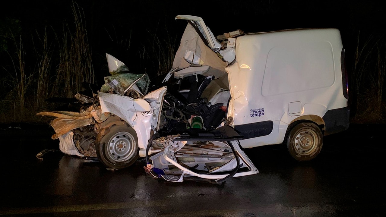 Tragédia em Unaí: três pessoas morrem após ambulância da Prefeitura bater em caminhão na BR-251