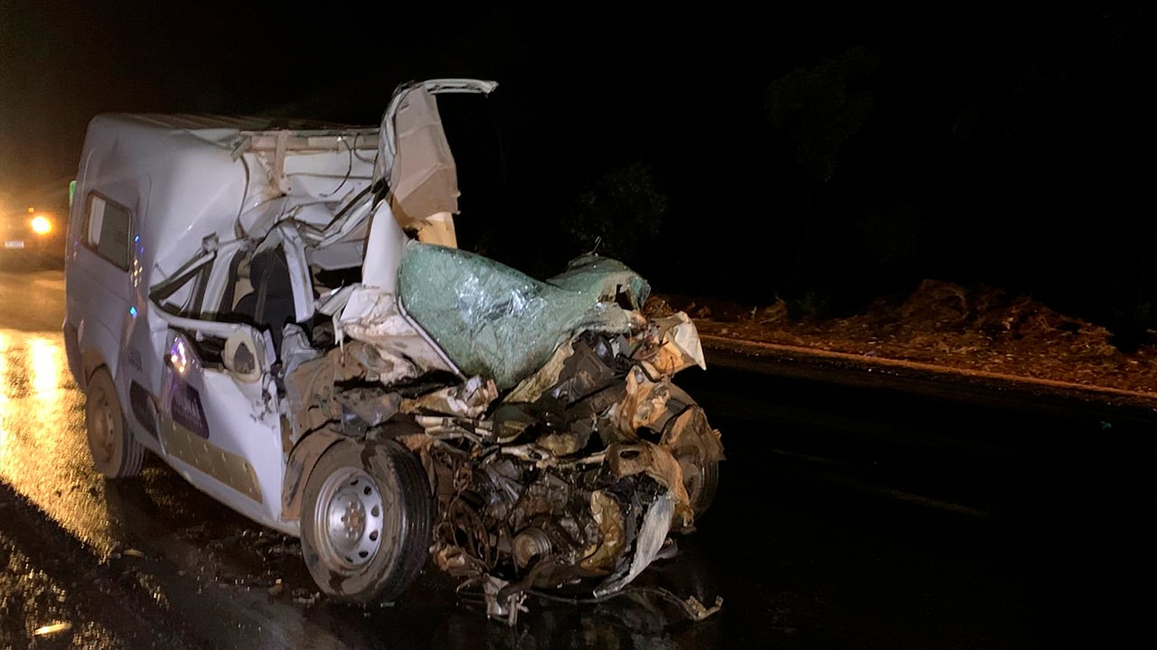 Tragédia em Unaí: três pessoas morrem após ambulância da Prefeitura bater em caminhão na BR-251