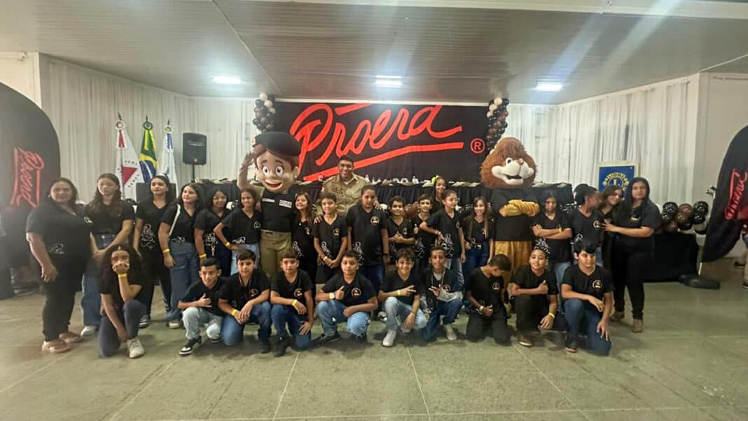 Diga não às drogas: 395 crianças se formam e recebem diploma do PROERD em João Pinheiro