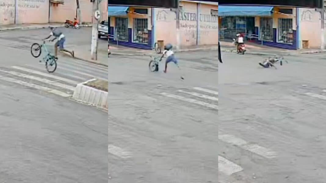 Vídeo: adolescente dá grau em bicicleta, se arrebenta no chão e é socorrido pelos bombeiros em João Pinheiro