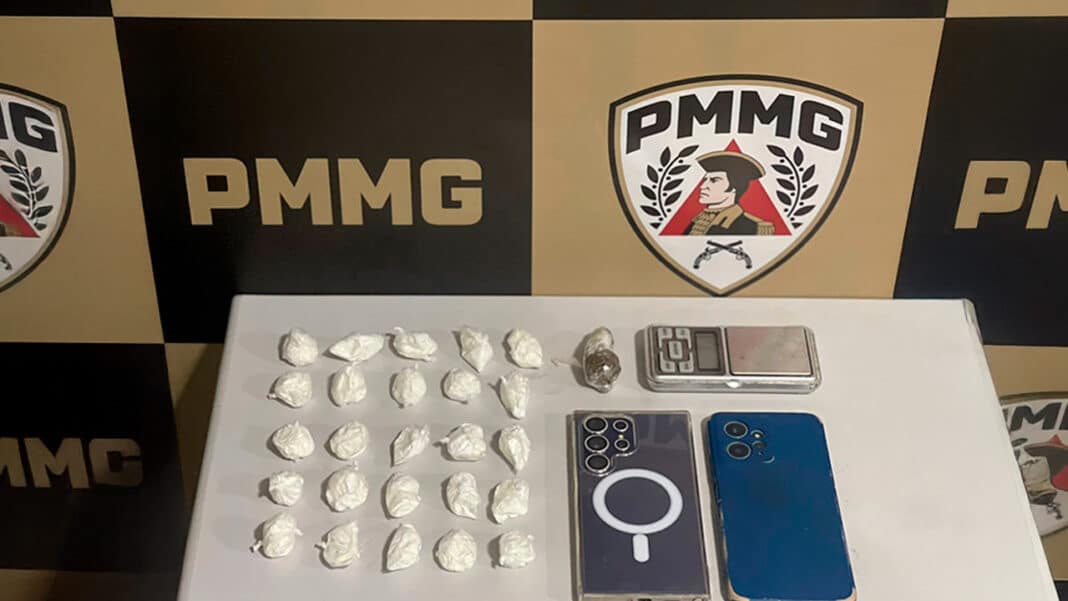 Acabou o pó! Após denúncia de venda de drogas, PM prende dois e apreende 25 porções de cocaína em João Pinheiro