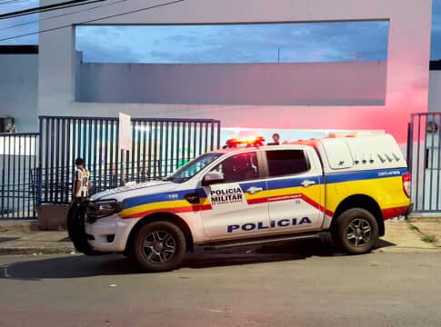 Ciúmes em festa de formatura termina com adolescente agredida e celular quebrado pelo namorado em João Pinheiro