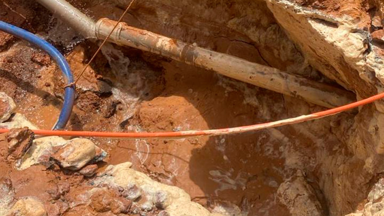 Tragédia: trabalhador morre soterrado em obra de manutenção de esgoto da prefeitura de Arinos