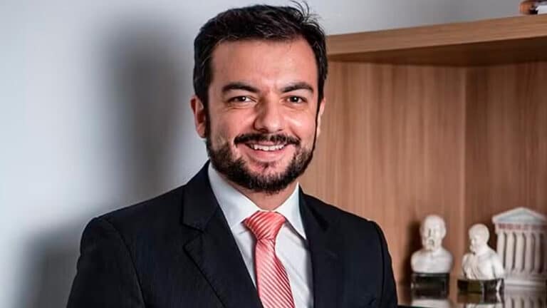 Advogado é brutalmente assassinado a facadas por cliente dentro de escritório em Minas Gerais