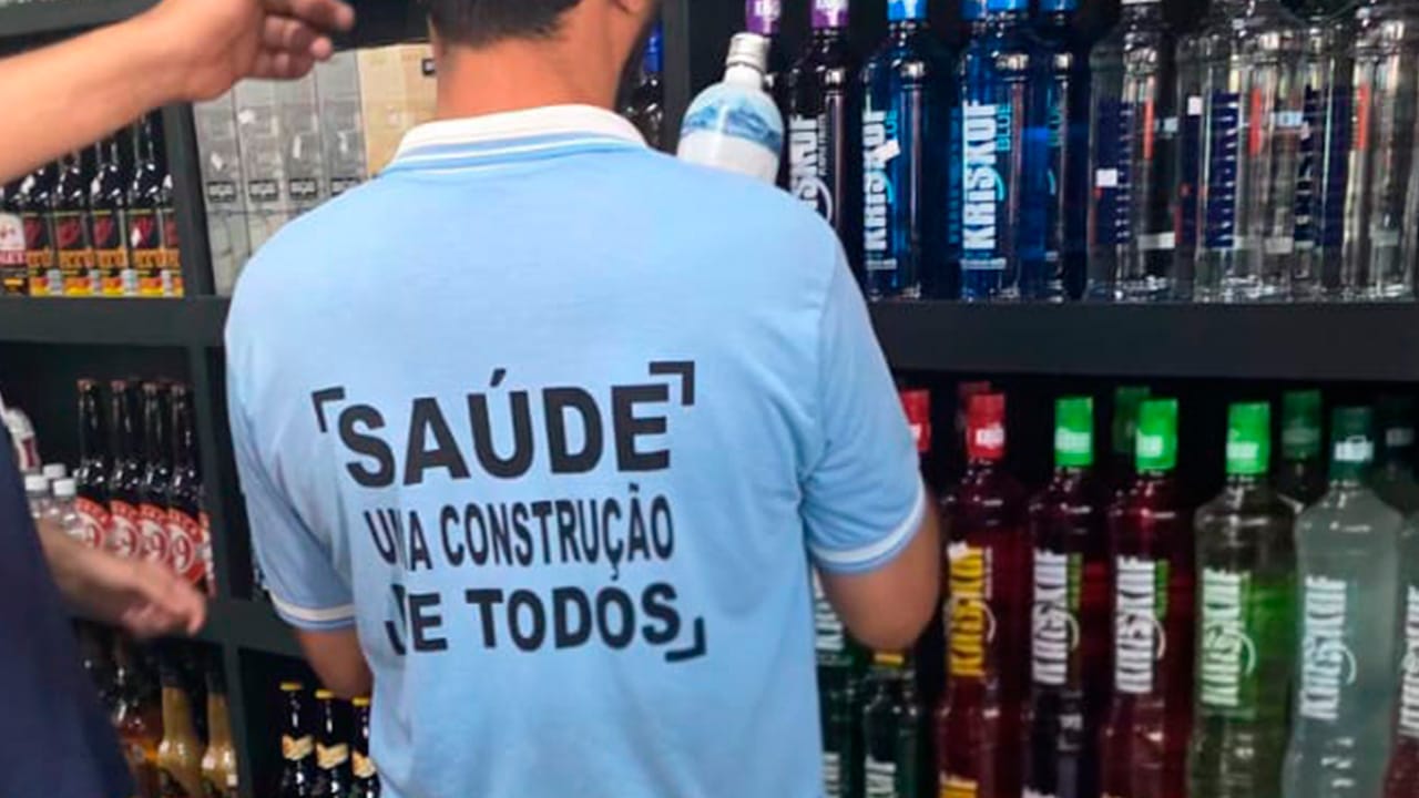 Operação flagra bebidas vencidas e alvarás irregulares em bares de Brasilândia de Minas