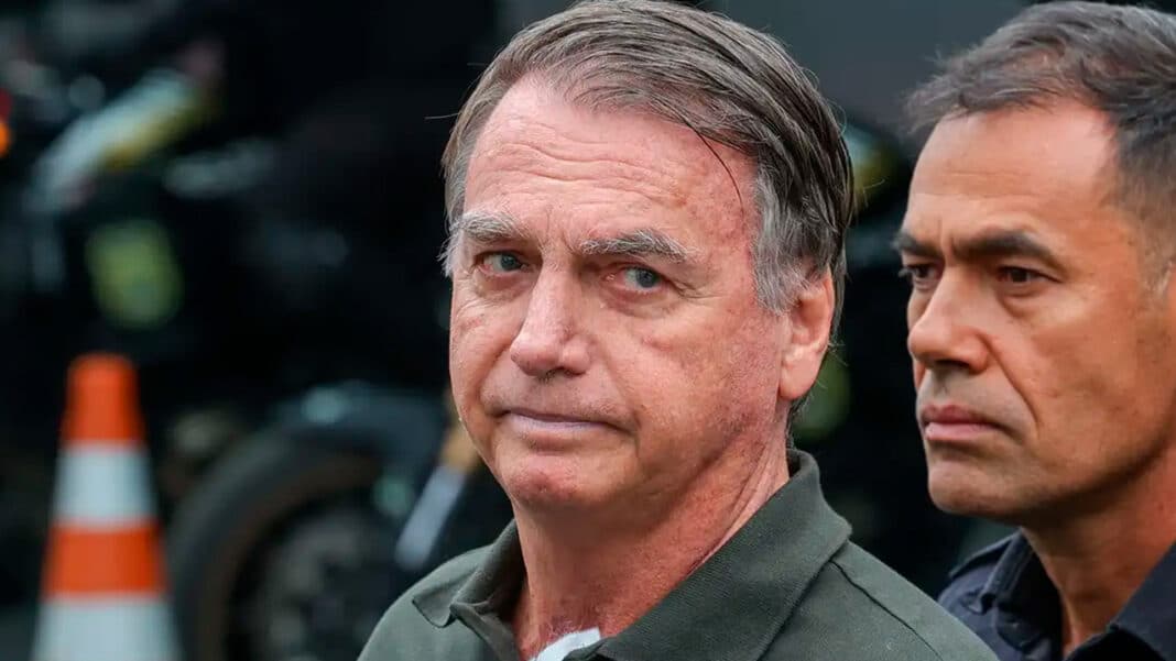 Ex-presidente Jair Bolsonaro é preso preventivamente pela Polícia Federal por ordem do STF