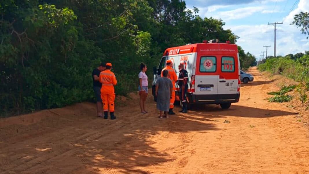 Jovem de 19 anos sofre fratura exposta após acidente de moto na zona rural de João Pinheiro