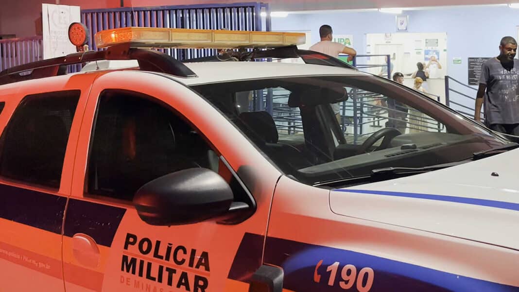 Homem em surto invade igreja, ameaça fiéis, quebra móveis da UPA e é contido pela Polícia em João Pinheiro