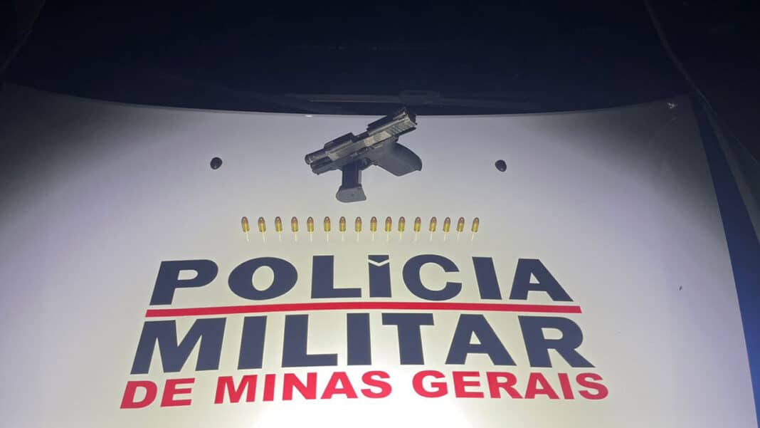 Motorista joga pistola carregada pela janela ao ver a PM, tenta fugir mas acaba preso no Centro de João Pinheiro