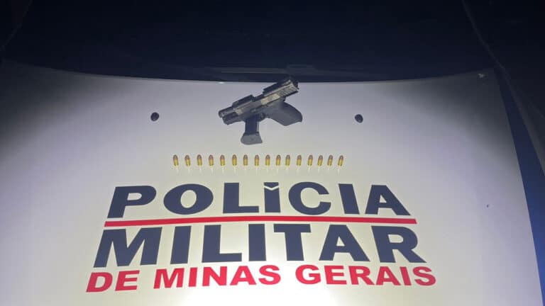 Motorista joga pistola carregada pela janela ao ver a PM, tenta fugir mas acaba preso no Centro de João Pinheiro