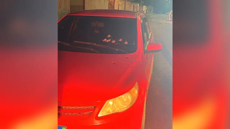 Carro é crivado de balas e homem sobrevive a tentativa de homicídio em Brasilândia de Minas