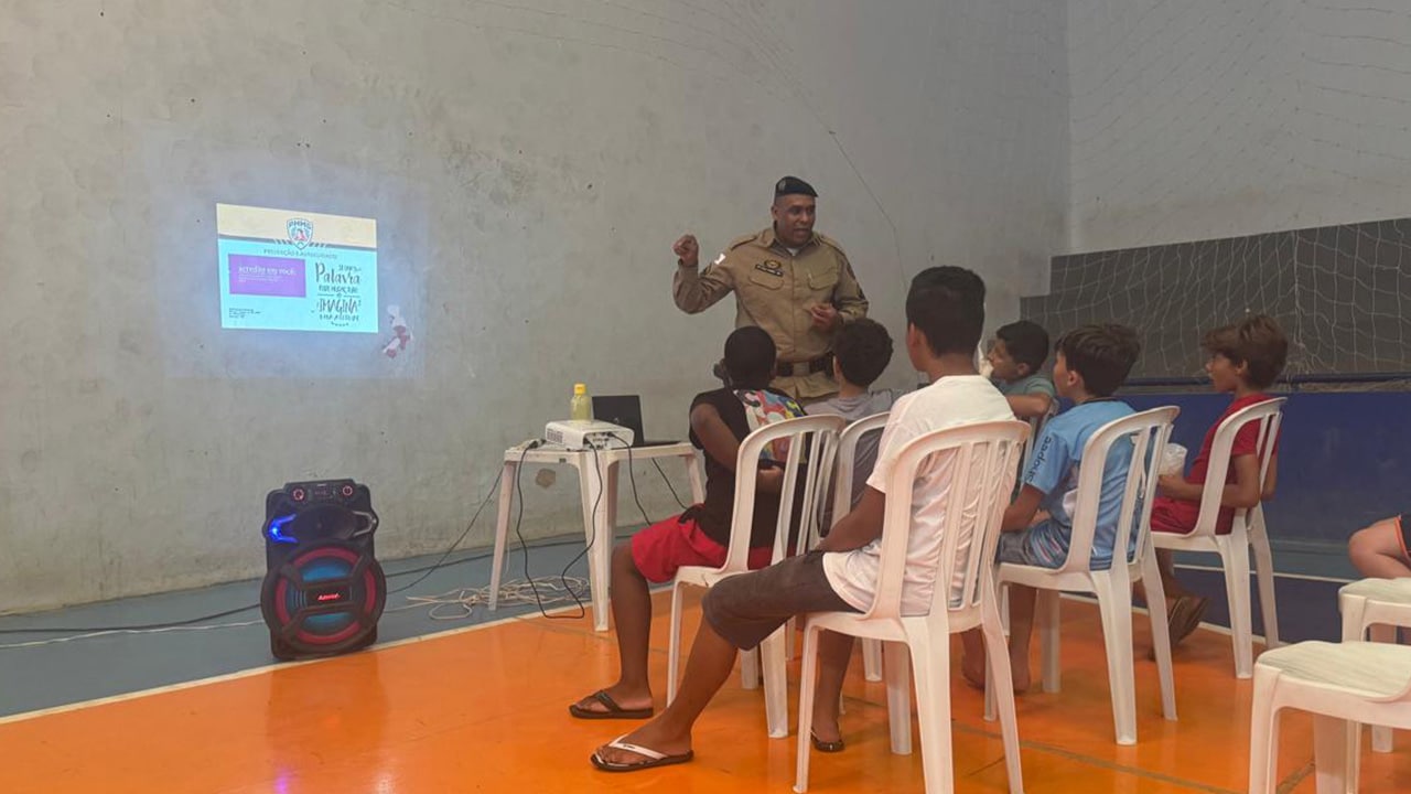 Polícia Militar leva muita alegria e diversão para crianças em Ação Social em João Pinheiro