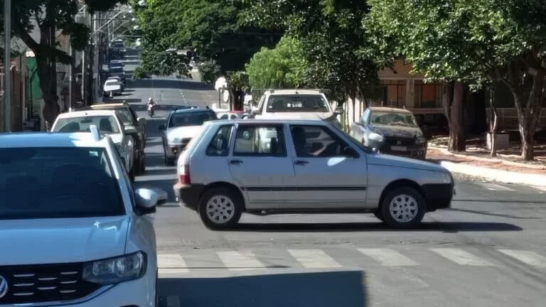 "Adeus IPVA": Câmara aprova isenção para carros com 20 anos ou mais