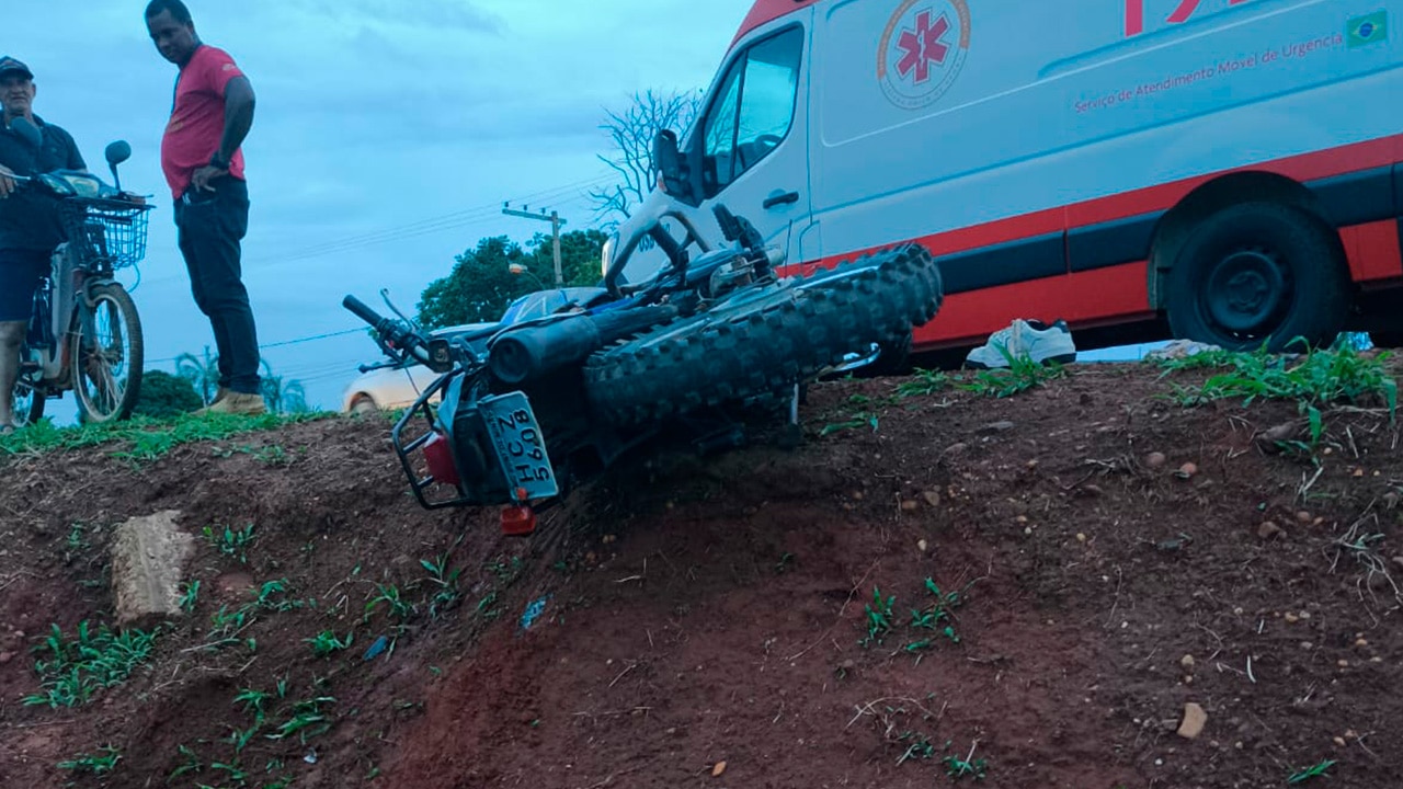 Motociclista sofre fratura exposta ao bater em lateral de ônibus na MG-181 em Brasilândia de Minas