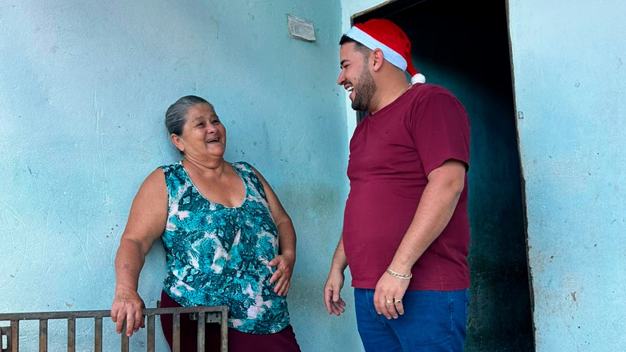 Natal Solidário: Gordinho do Açougue entrega 60 cestas básicas para famílias carentes de João Pinheiro