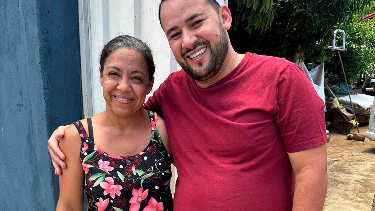 Natal Solidário: Gordinho do Açougue entrega 60 cestas básicas para famílias carentes de João Pinheiro