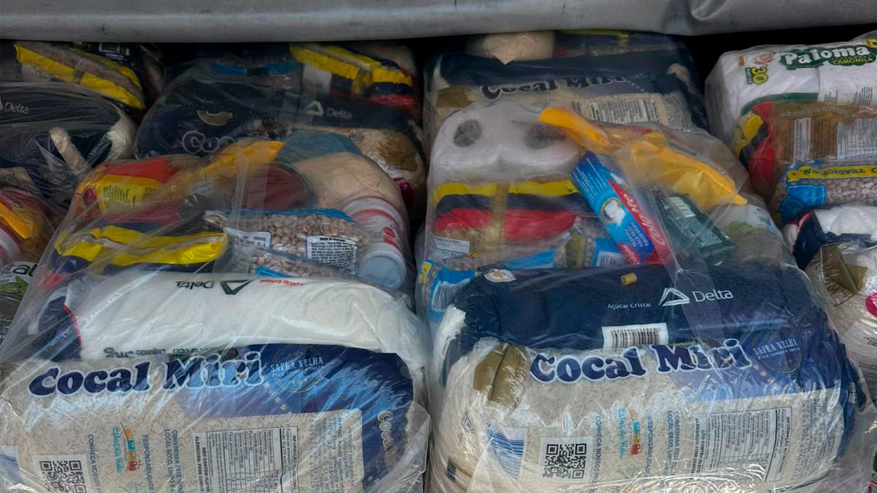 Natal Solidário: Gordinho do Açougue entrega 60 cestas básicas para famílias carentes de João Pinheiro