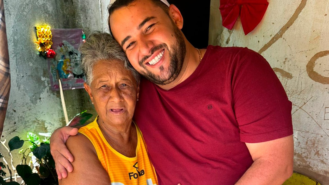 Natal Solidário: Gordinho do Açougue entrega 60 cestas básicas para famílias carentes de João Pinheiro