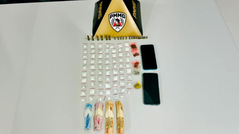 Polícia estoura barraco usado como boca de fumo e prende traficante em Brasilândia de Minas