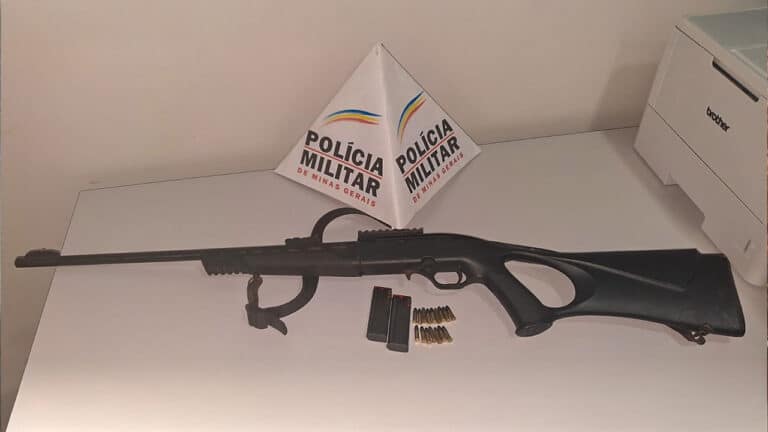 Homem é preso com rifle em picape com documento atrasado desde 2014 na MG-181 em Brasilândia