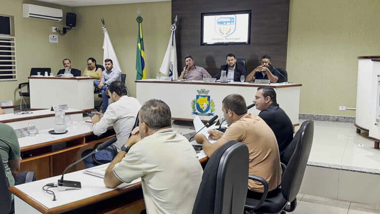 Câmara de João Pinheiro cobra extratos do cartão corporativo e detalhes de dívidas com a PREVIJOP