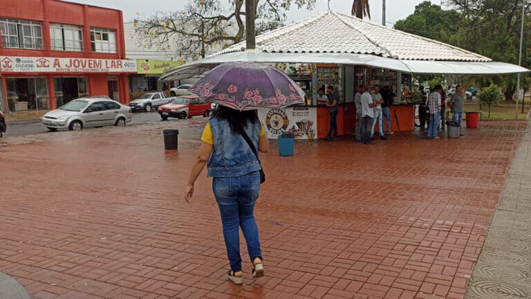 Atenção! Chuva de até 100 mm e ventos de 100 km/h colocam João Pinheiro e outras 453 cidades em alerta 