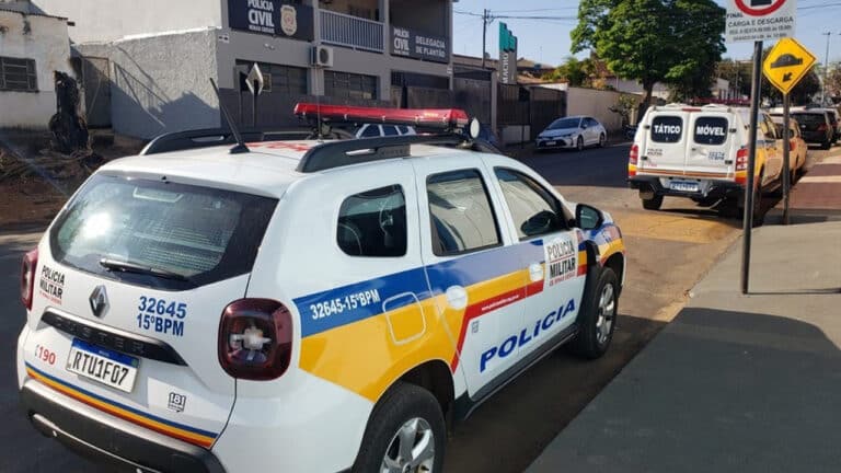 Idoso tirar a camisinha durante "encontro" com jovem de 25 anos e é preso em Patos de Minas