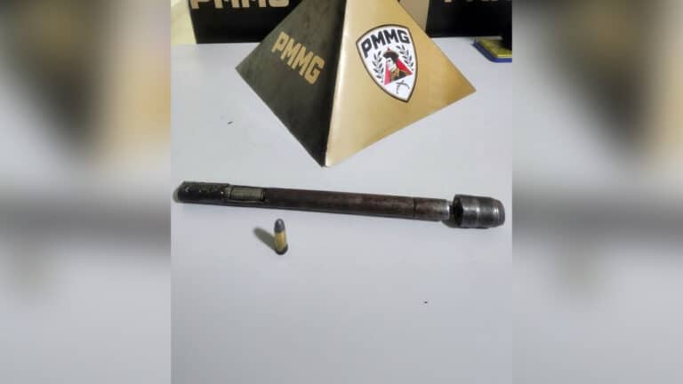 Homem de 42 anos que carregava "cano" muito diferente é preso pela Polícia Militar em João Pinheiro
