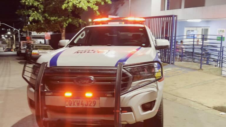 Briga em festa de família deixa três feridos após agressão com garrafa de whisky em João Pinheiro