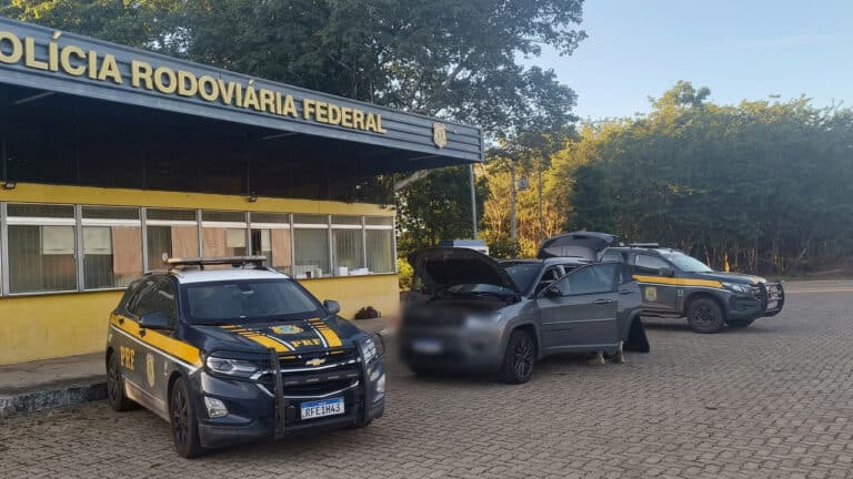 PRF prende médico com carro lotado de canetas emagrecedoras, anabolizantes e produtos importados