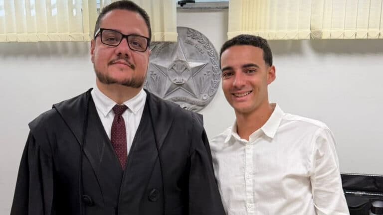 Júri acata tese da defesa e condena jovem a 8 anos no semiaberto por matar homem a facadas em João Pinheiro