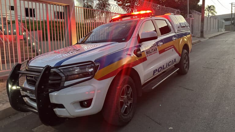 Sem guarda da filha, mulher ataca ex-marido com faca e foge com bebê de 5 meses em João Pinheiro 