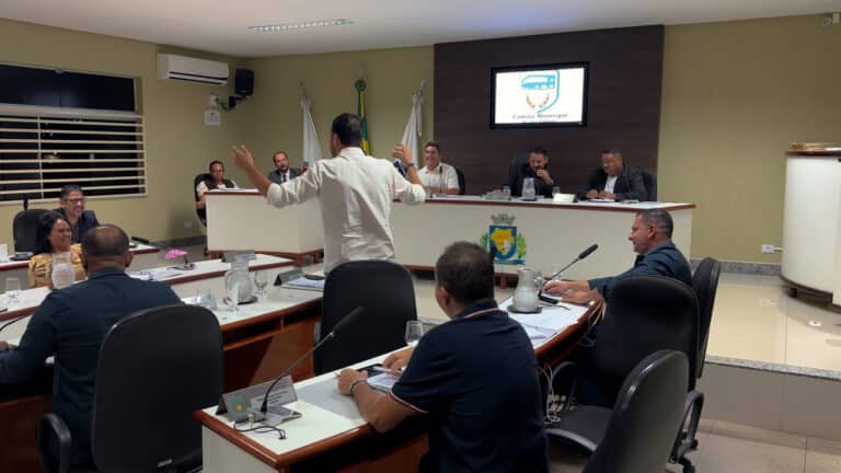 Confusão na Câmara! Vereador percebe erro na votação do veto sobre compra de lote milionário em João Pinheiro