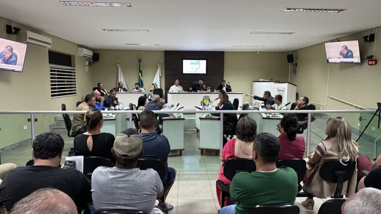 Pressão popular faz vereadores recuarem e compra de lote milionário para nova Câmara é enterrada em João Pinheiro 