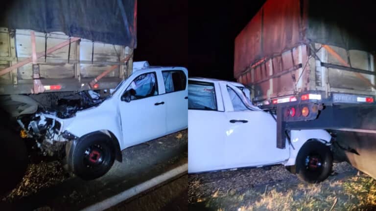 Caminhonete fica destruída após bater violentamente na traseira de carreta na BR-040 em João Pinheiro