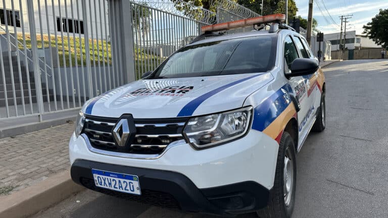Homem que não trabalha ameaça companheira de morte por ela sair para trabalhar como diarista em João Pinheiro