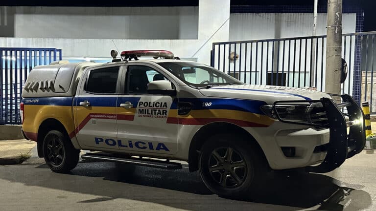 Jovens são esfaqueados em bar por supostamente olharem demais para homem em João Pinheiro