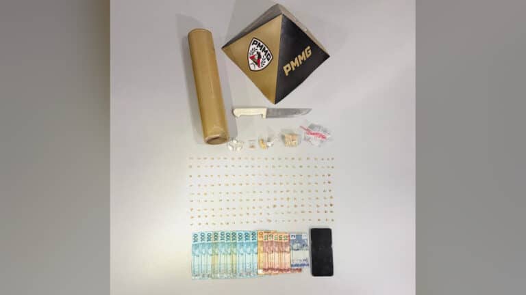 Velho 'amigo' da polícia é flagrado vendendo drogas e preso com quase 200 pedras de crack em Brasilândia de Minas
